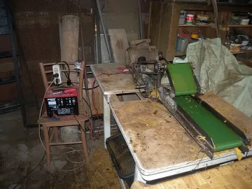 Разбита е нелегална манифактура за тютюн край Елин Пелин