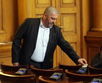 Потрошиха и третия джип на депутата Йорданов