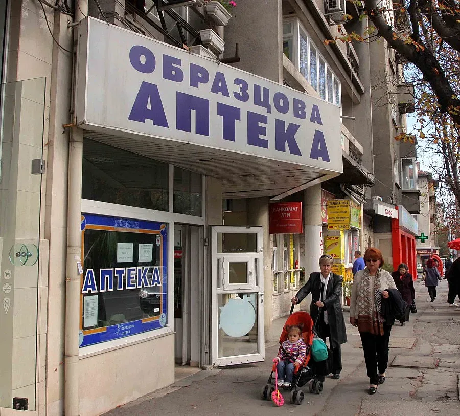 Младежи пробваха да ограбят аптека