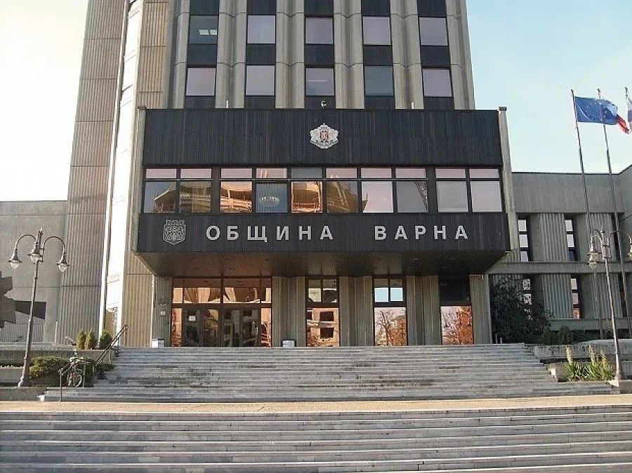 Полагат тръбите за тласкателя на помпената станция "Акациите"