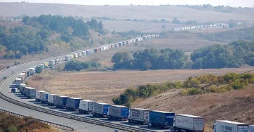 Данъчни с униформи ще спират камиони