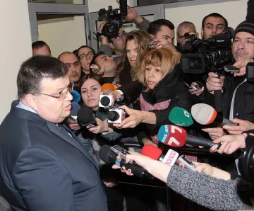 Цацаров оставя без имунитет още атакисти