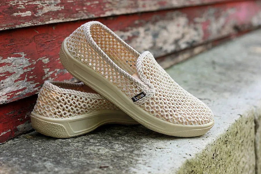 ВИДЕО: Новият хит в САЩ - български плетени обувки