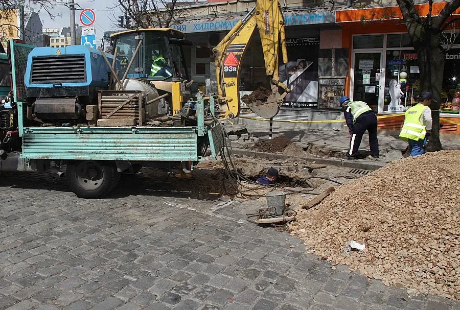 Тежка авария спря водата на Добрич