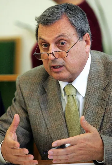 Данев: Искат да платим, че ще научим учениците на работа