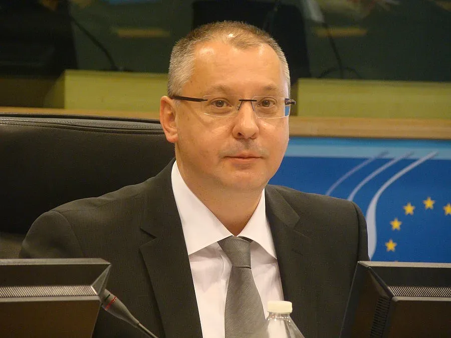 Сергей раздава дипломи на остриета