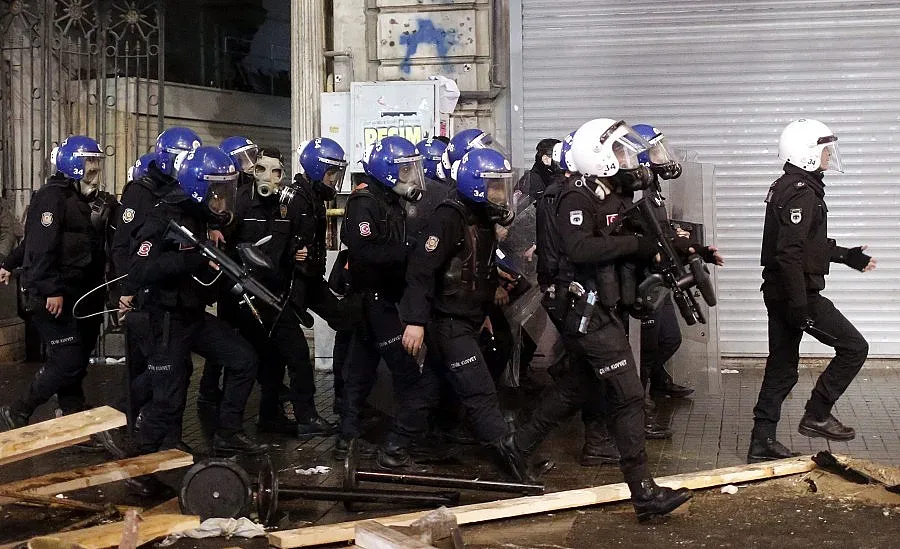 Ердоган уволни полицейските шефове в 16 провинции