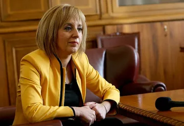 Мая Манолова не отговаряла за действията на Сидеров