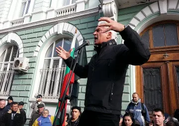 Про и анти-Сидеров протести пред Съдебната палата