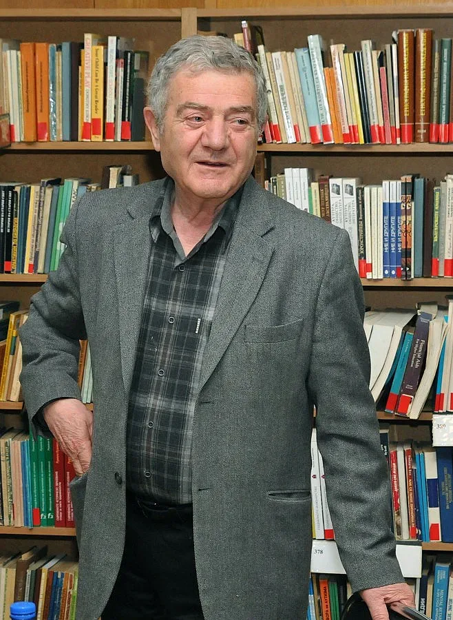 Община Елена награди Стефан Цанев