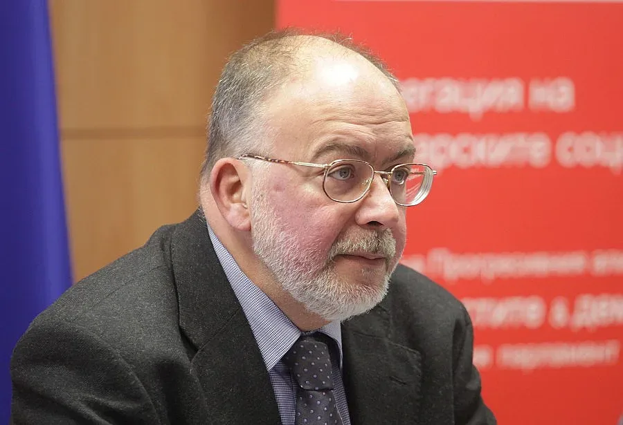 Властта да посочи светлина в тунела