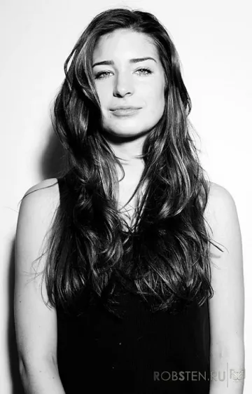 Патинсън заби художничка