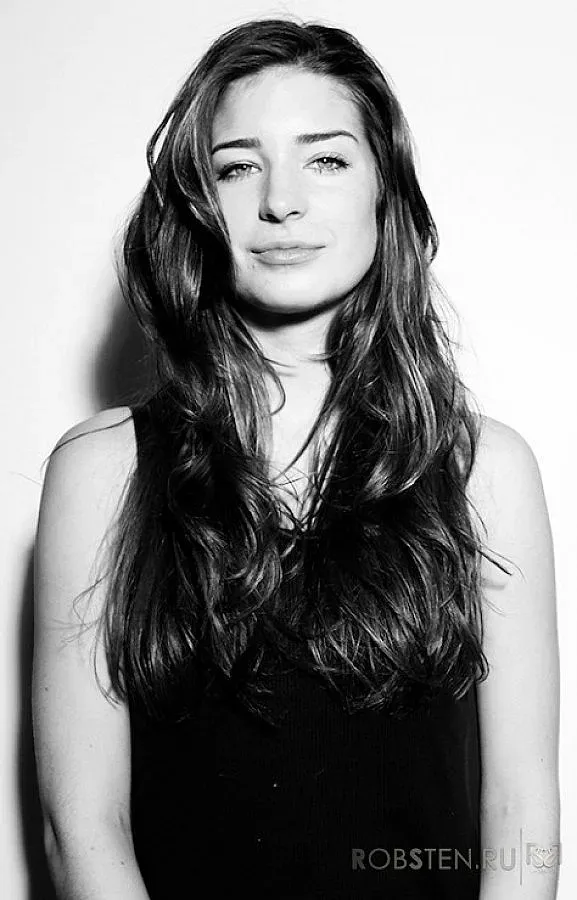 Патинсън заби художничка