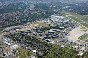 НЛО побърка летище