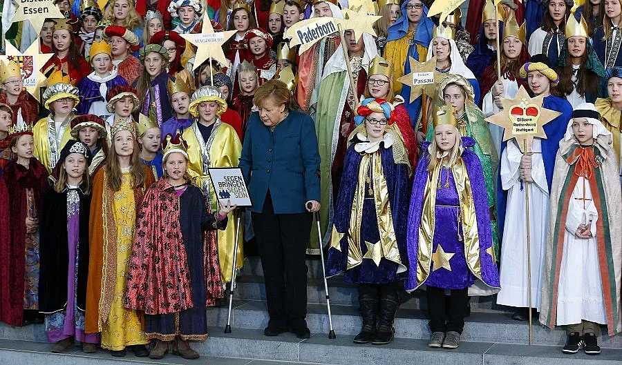 Меркел не издържа вкъщи, хвана патериците