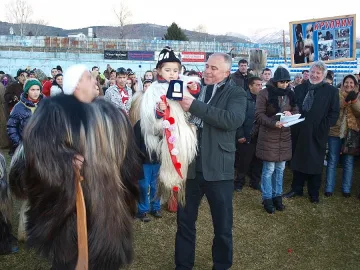 Кметове на казармен режим заради кукерски фестивал