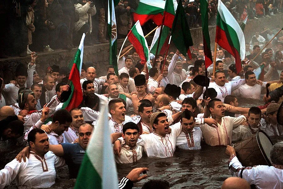 Щастливци извадиха кръстовете на Богоявление