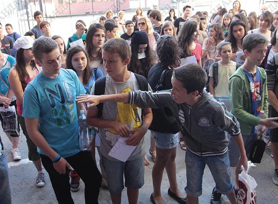 Всички ученици отново в класните стаи