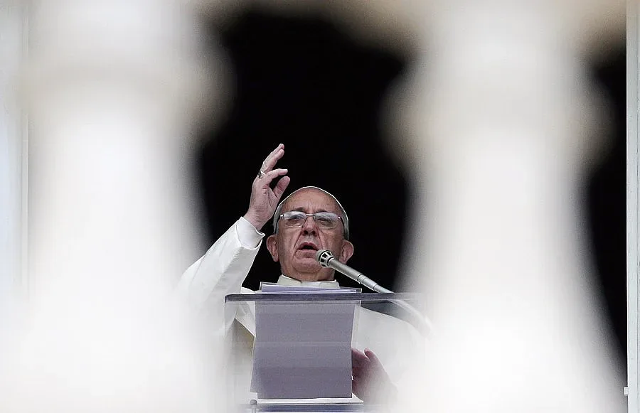 Папата отива на поклонение