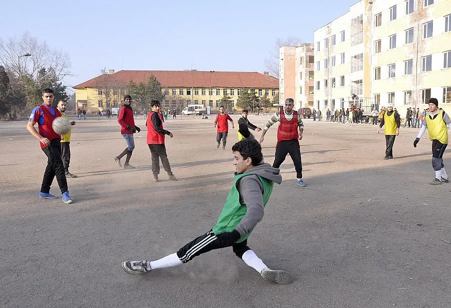 Бежанци разпускат с футболен турнир