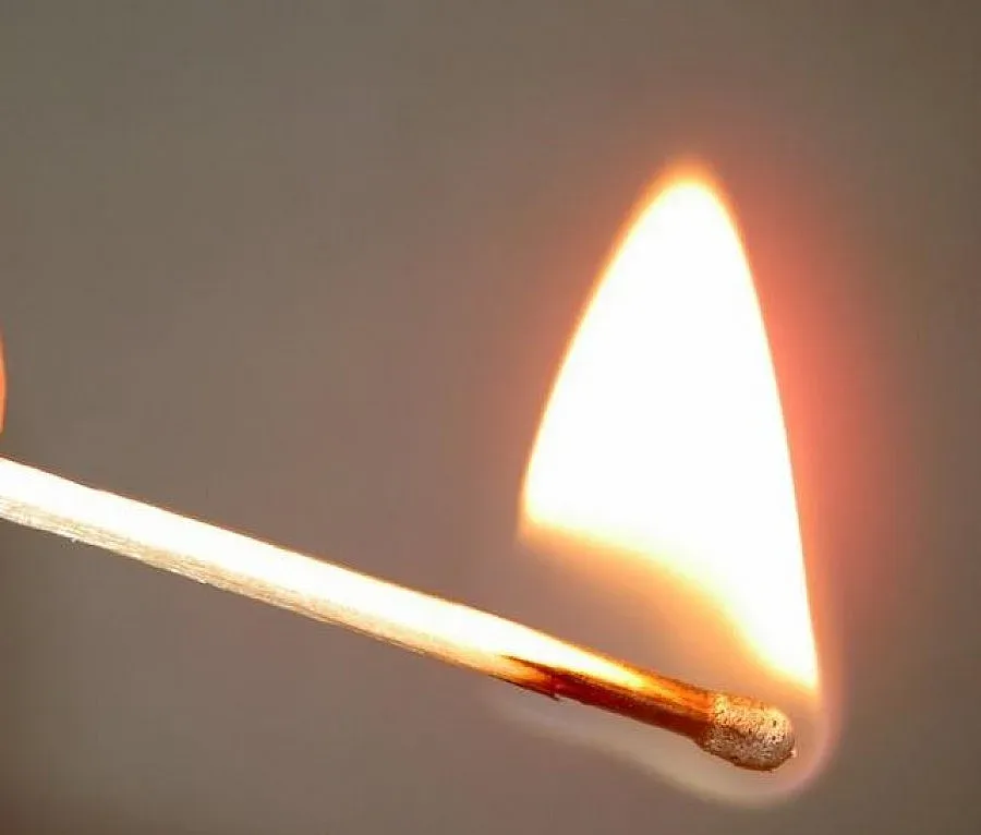 Момче подпали с кибрит сиропиталище