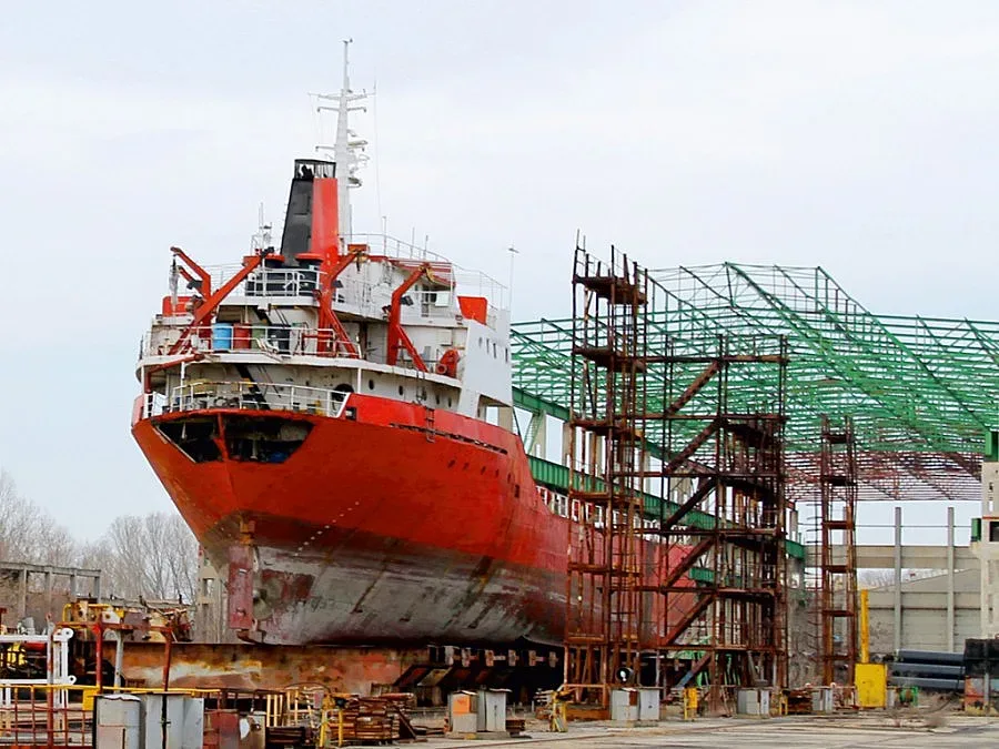 Разпродават за 207 млн. евро "Бургаски корабостроителници"