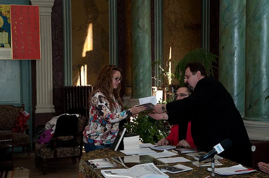 Трима поделиха победата в конкурса "Недоизречено"