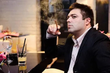 Мавриков избягал с девойка на кон