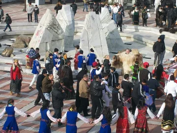 Кукерски групи не можаха да изнудят община за повече пари