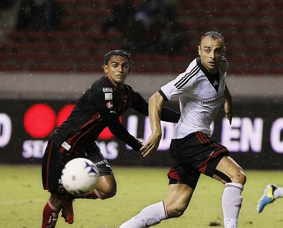 „Арсенал" не иска Бербатов