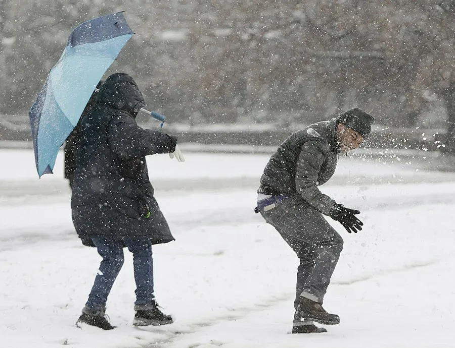Жълт код за дъжд и силен вятър на Острова     