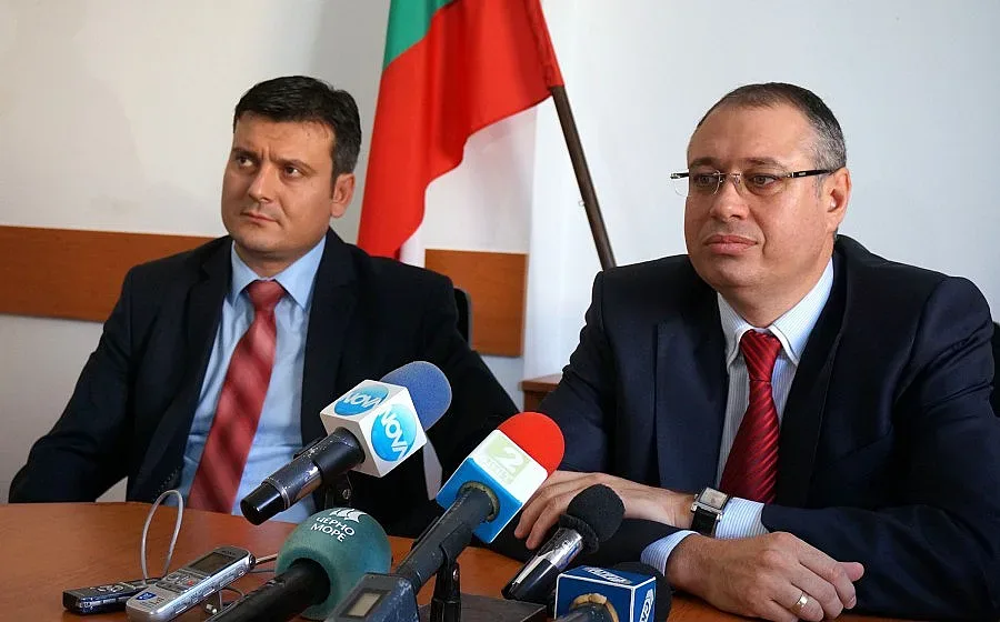 Варненци протестират срещу областния управител