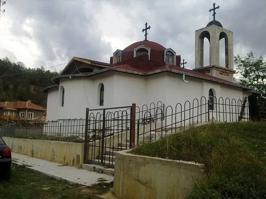 Вдигат храм на български светец