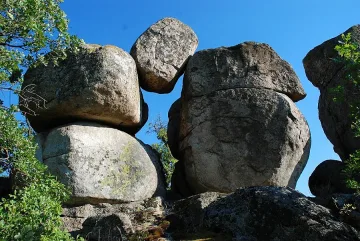 Туристи атакуват уникален скален град