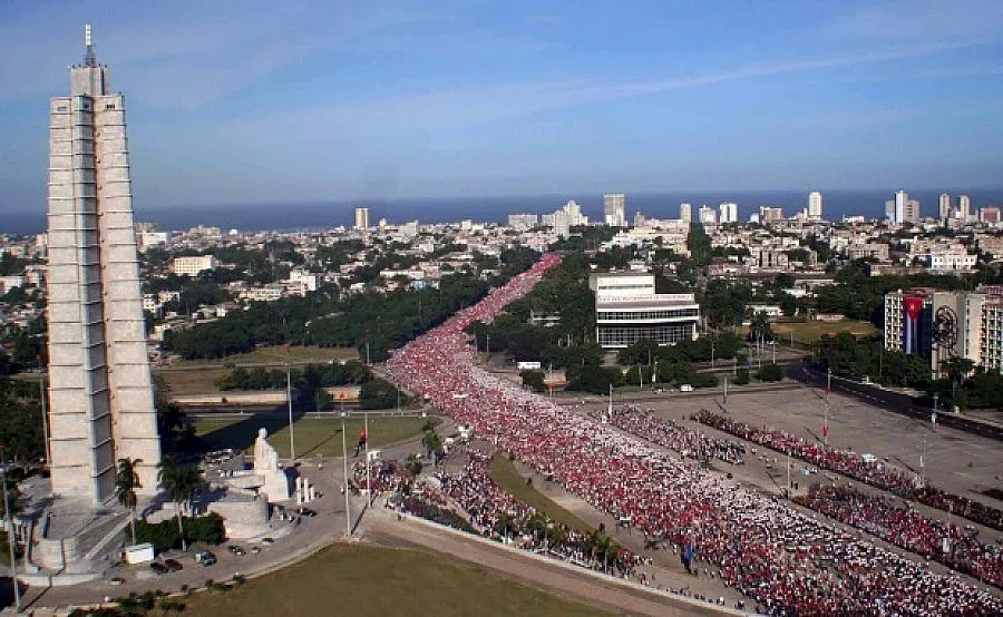 Разрешиха продажбата на вносни коли в Куба