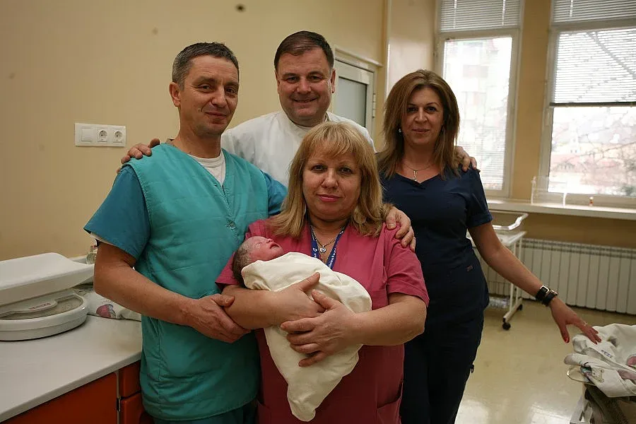 Дамско трио за "Бебе на годината"