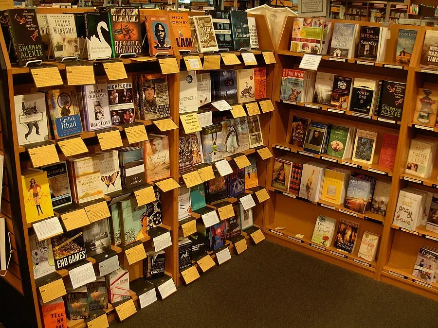 Електронните книги подбиват цените на хартиените