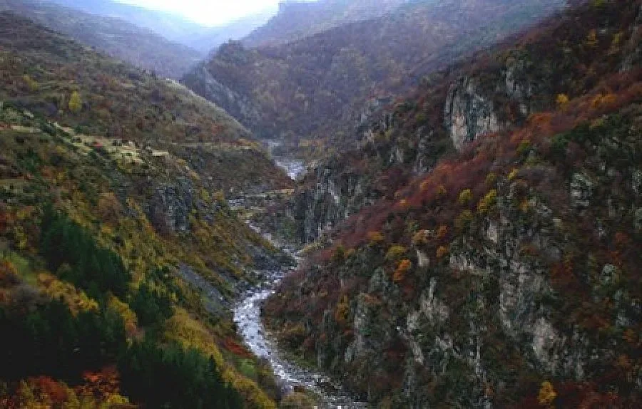 Камъни падат в Кресненското дефиле