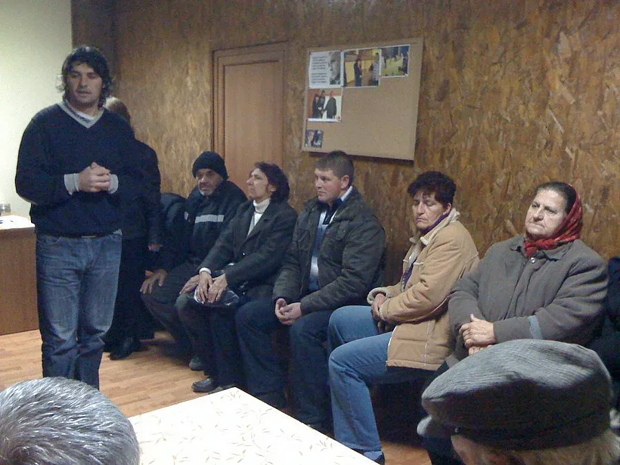 ГЕРБ с дарове за хора с увреждания и малки футболисти