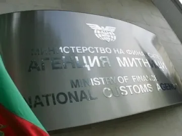 Търсят шефове на 8 митници