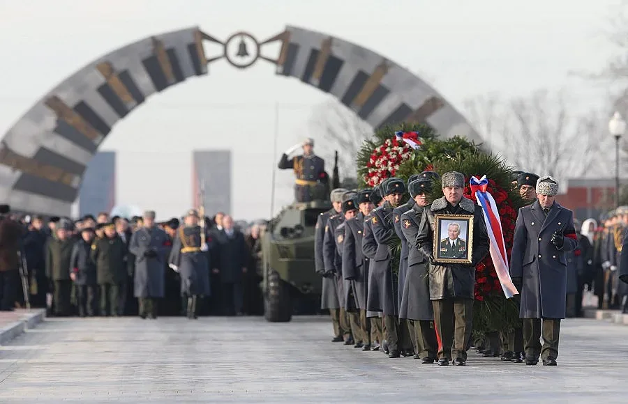 Погребаха Калашников с почести край Москва