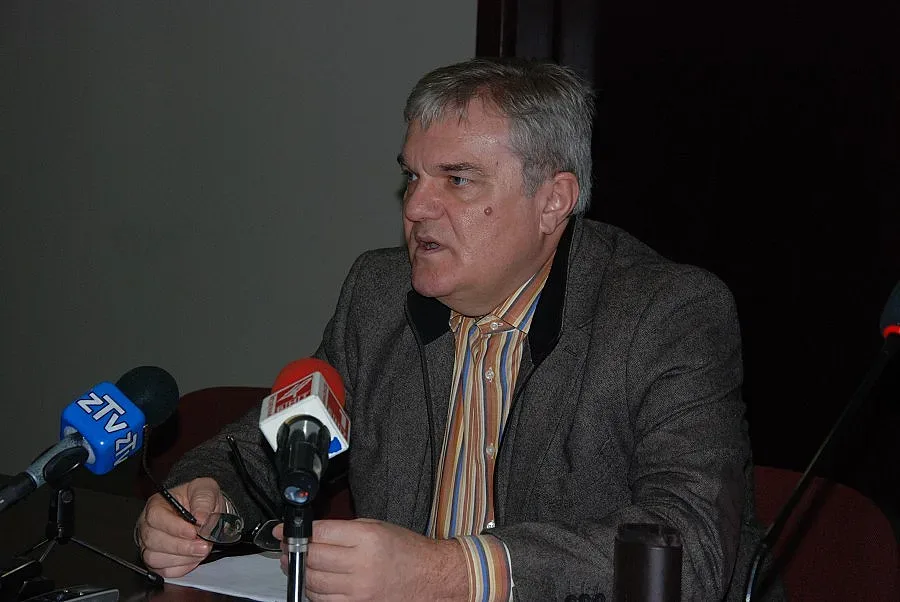 В БСП ще търсят политическа отговорност от Стойнев