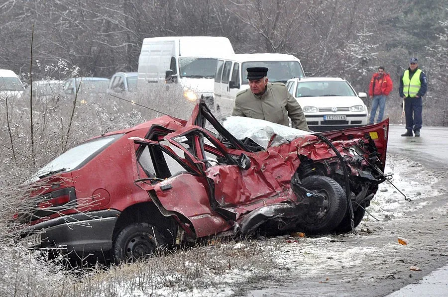 Един убит и трима ранени на АМ „Тракия”