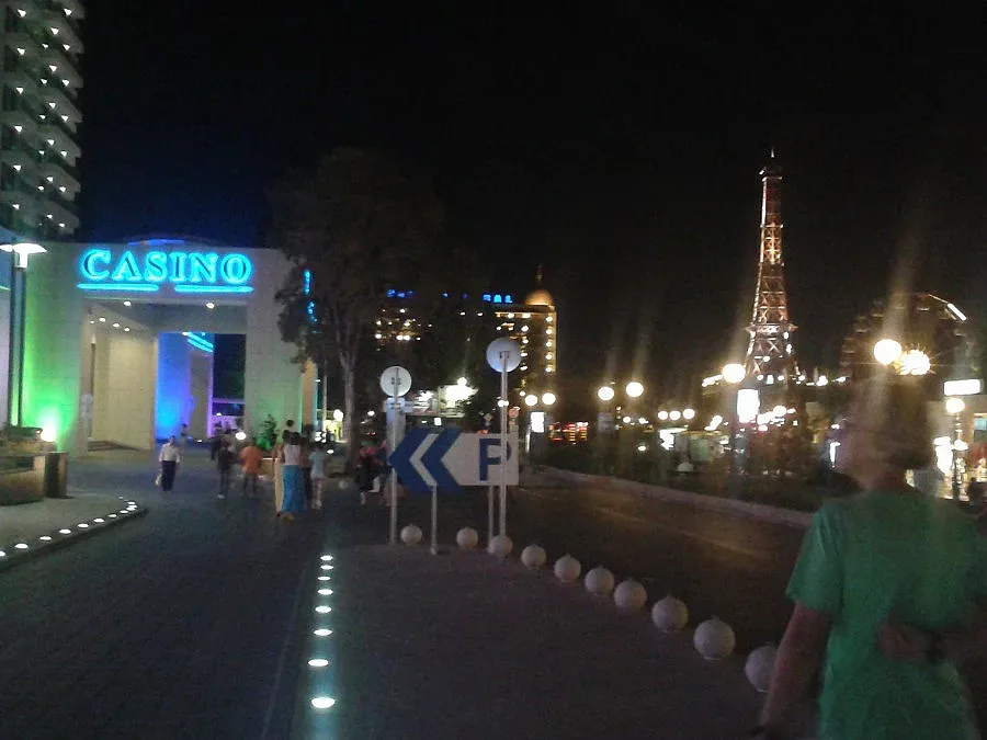 Пет стотака за ЧНГ със звезди на морето