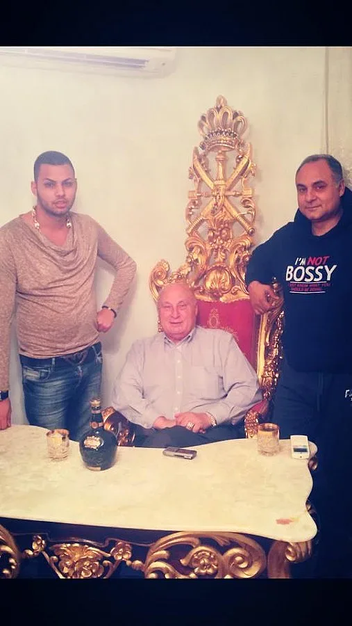 Цар Киро събра родата около златния си трон за празниците