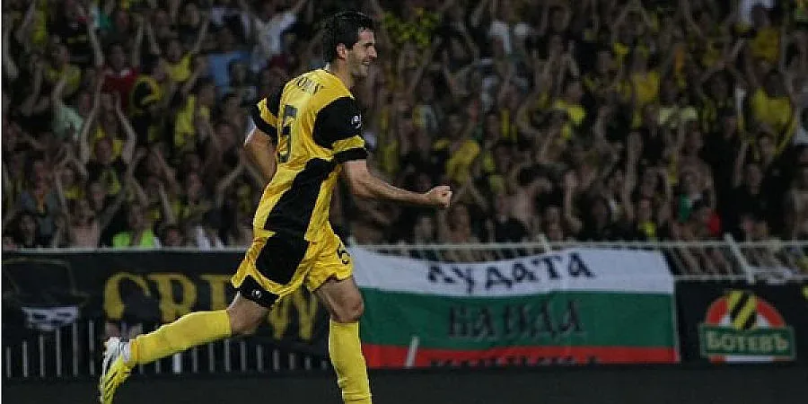 "Левски" оглежда изгонен от "Ботев"