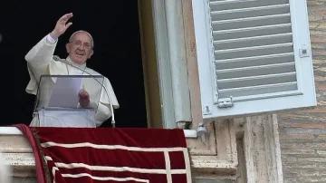 Папа Франциск отслужи първата си Рождественска меса