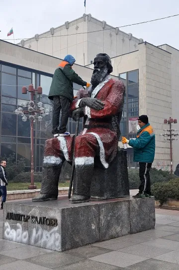 Съдят за хулиганство лидер на ДСБ за паметника на Благоев 