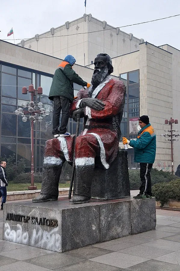 Съдят за хулиганство лидер на ДСБ за паметника на Благоев 