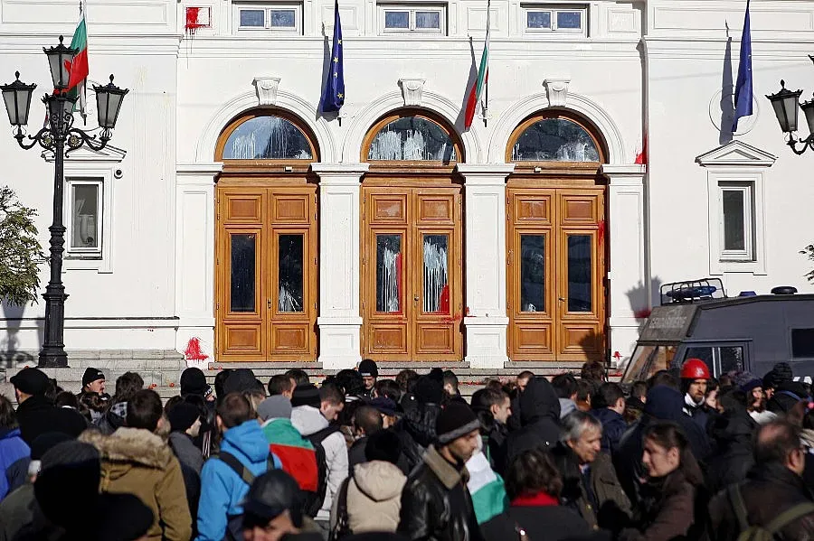 Протестиращите излизат на втория ден от Коледа